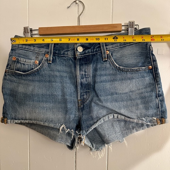 Levi’s 501 Jean shorts - Picture 4 of 5